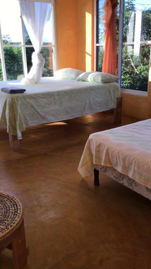 Hotel Welcoming Vibes Treasure Beach Esterno foto